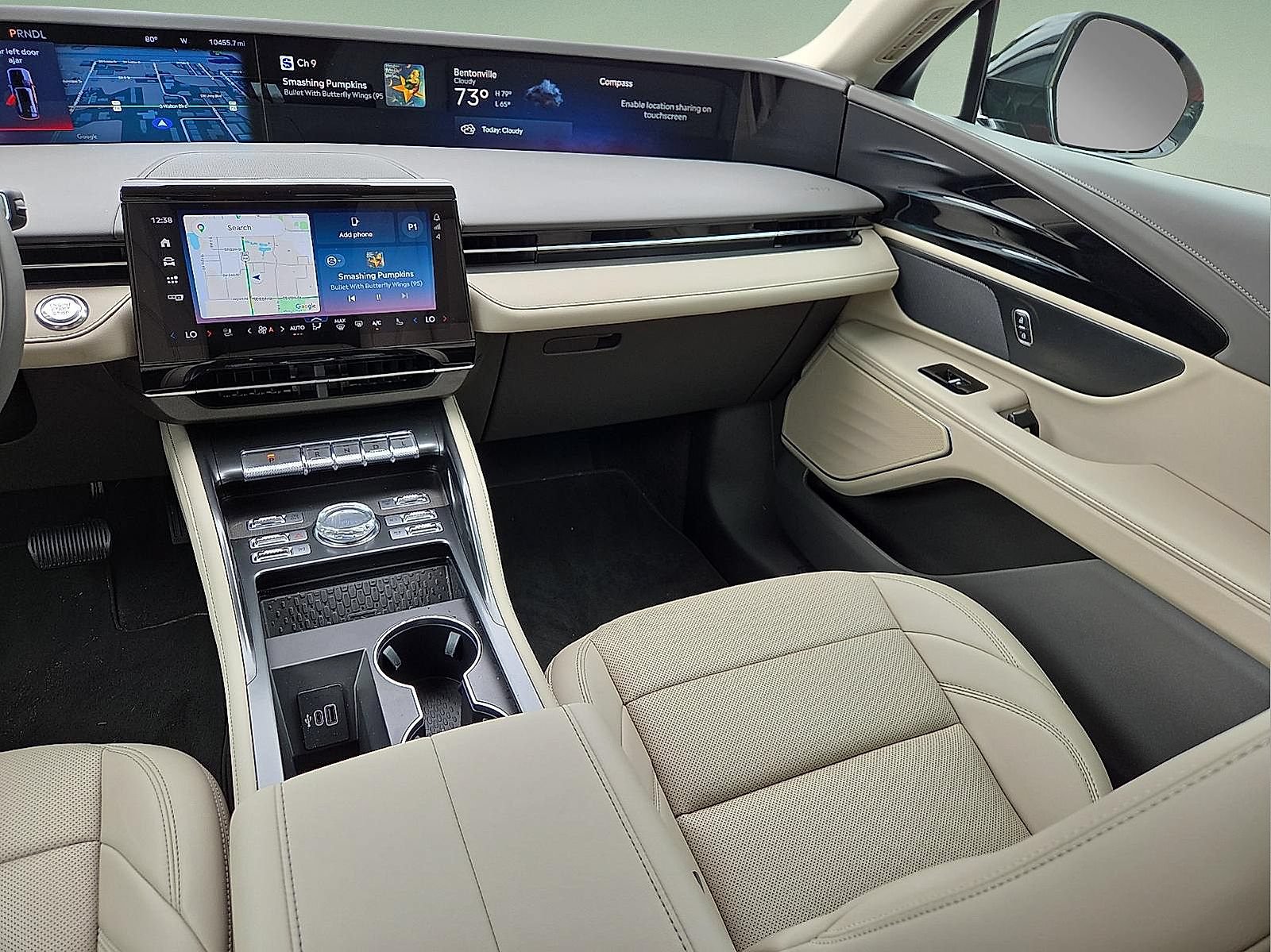 Used 2025 Lincoln Nautilus Premier AWD/4WD image 12