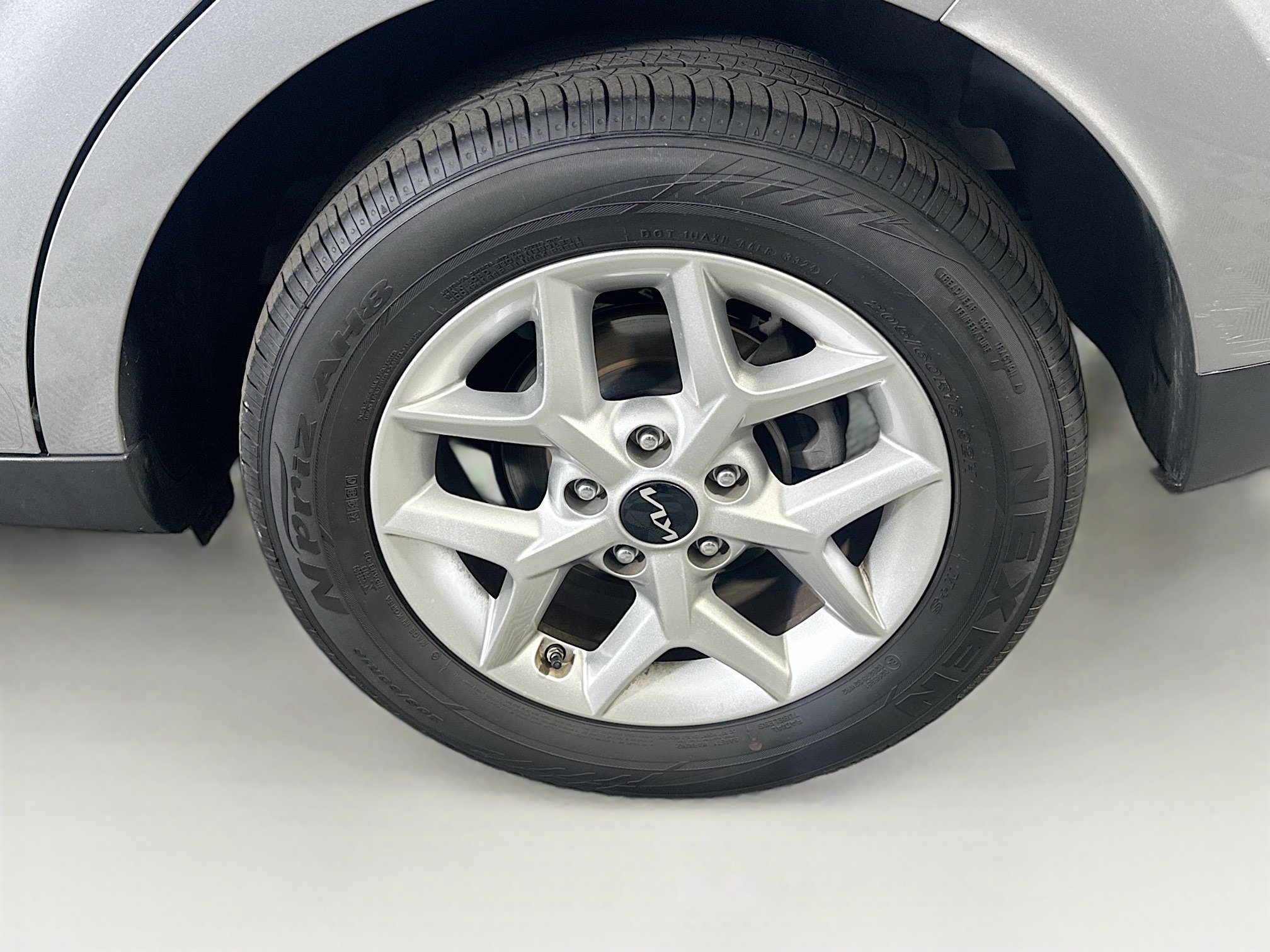 Used 2025 Kia Soul LX w/ LX Technology Package FWD image 11