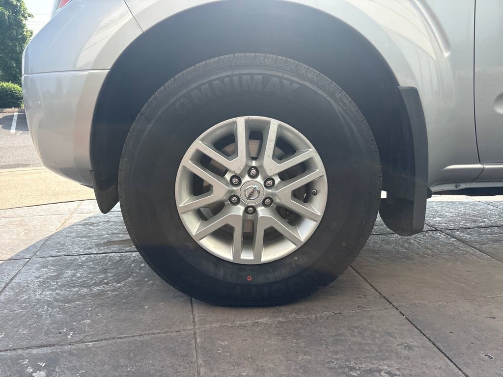 Used 2016 Nissan Frontier SV w/ SV Value Truck Package AWD/4WD image 9