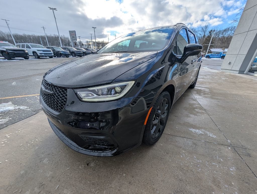 New 2026 Chrysler Pacifica Select w/ S Appearance Package FWD image 10