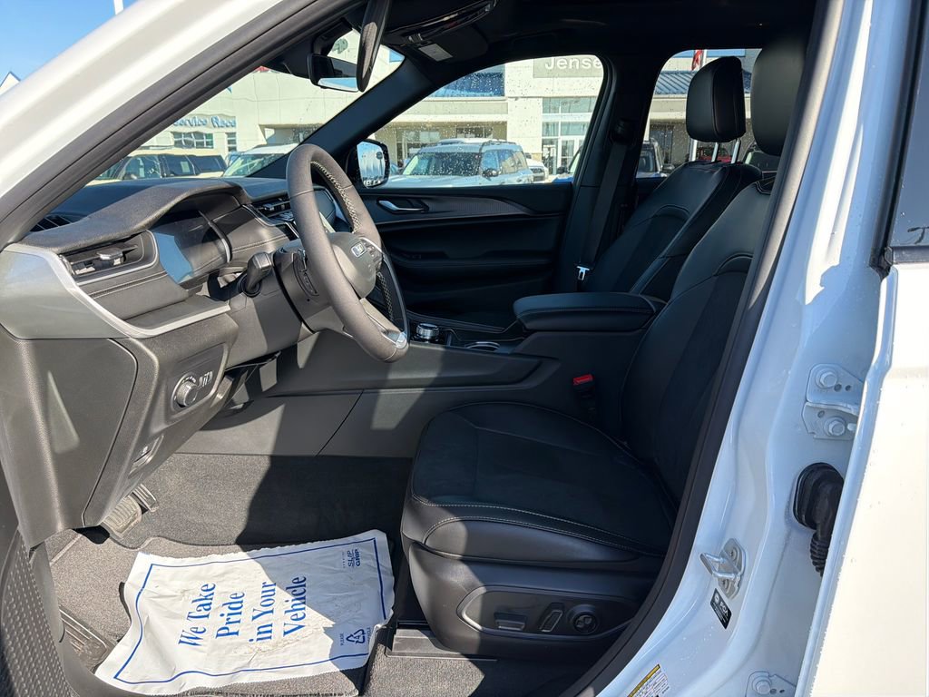 New 2025 Jeep Grand Cherokee L Altitude image 9