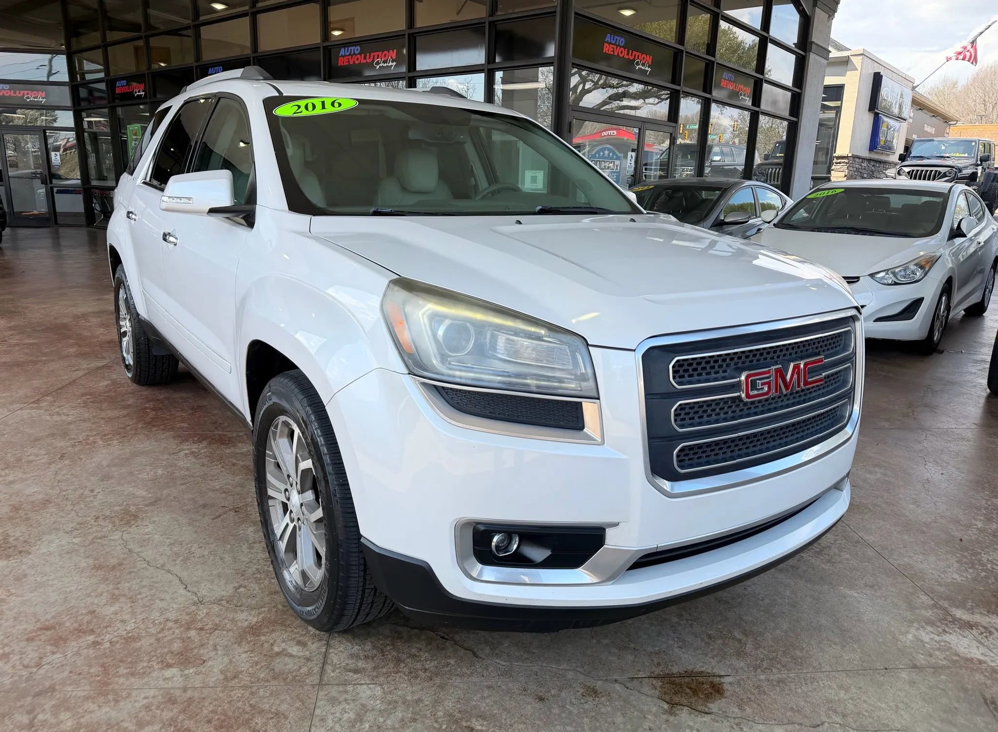 Used 2016 GMC Acadia SLT image 1