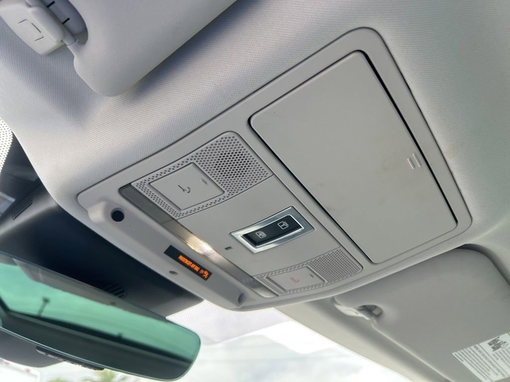 Used 2020 Land Rover Range Rover Evoque SE image 39