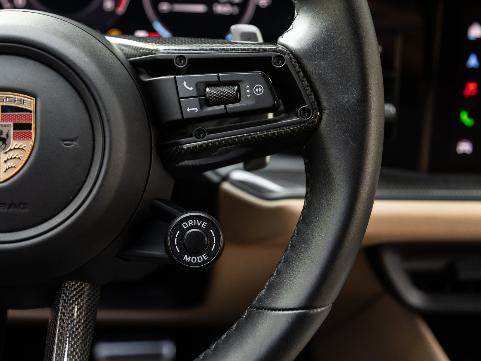 Certified 2025 Porsche Cayenne GTS AWD/4WD image 16