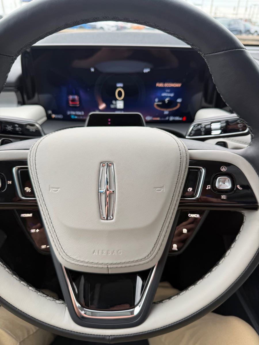 Used 2025 Lincoln Aviator Reserve w/ Equipment Group 201A AWD/4WD image 17