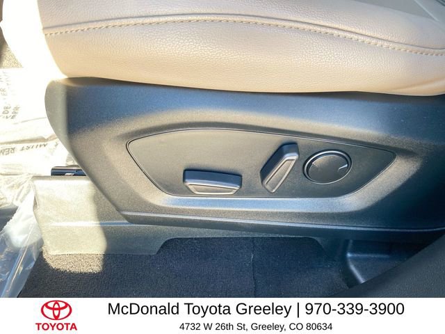 Used 2023 Ford Explorer Limited image 12