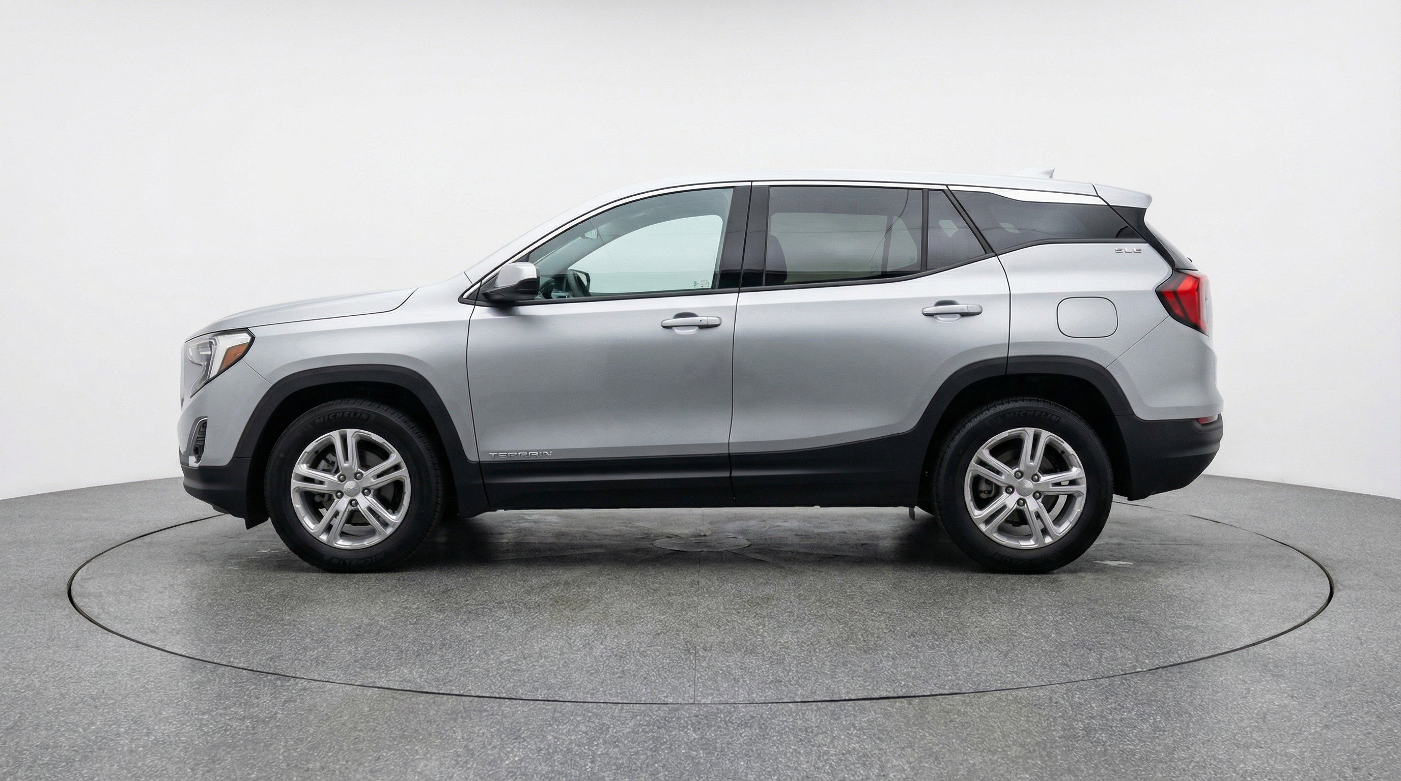 Used 2024 GMC Terrain SLE FWD image 5