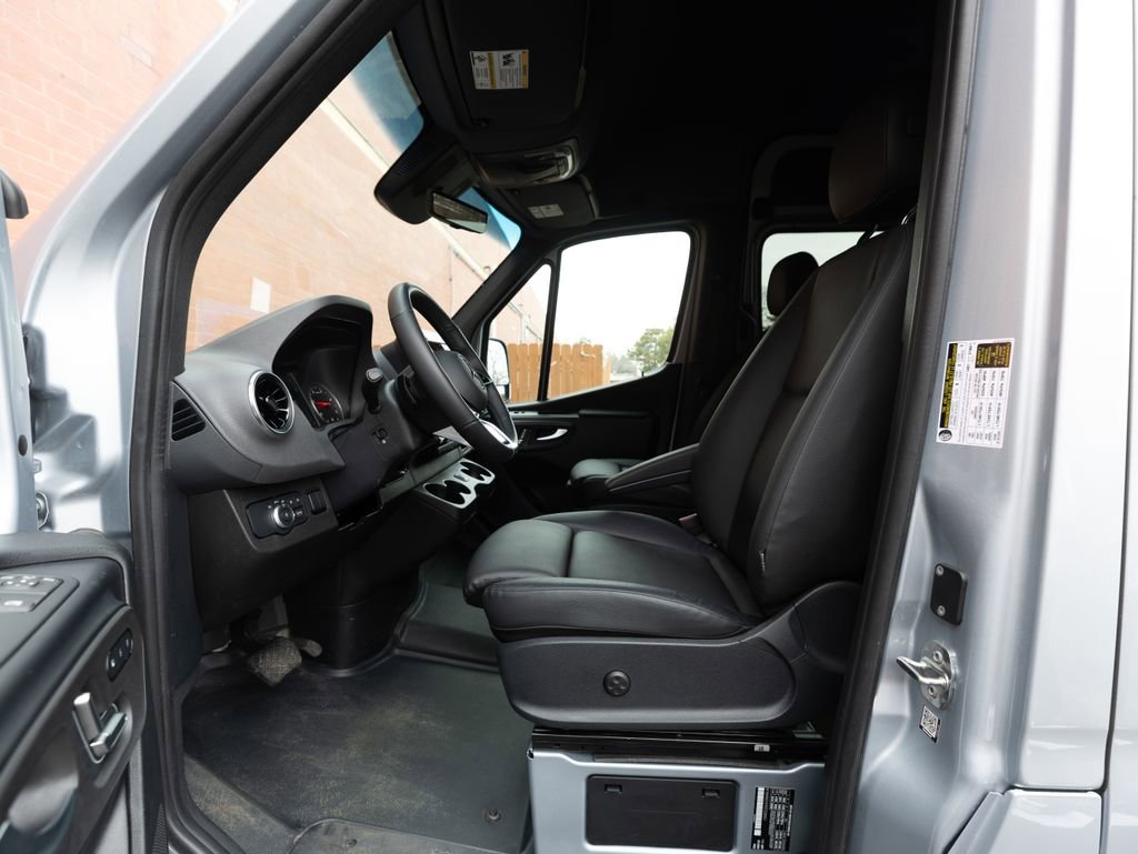 Used 2025 Mercedes-Benz Sprinter 2500 image 7