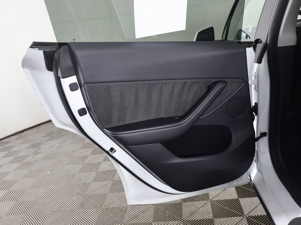 Used 2023 Tesla Model Y Long Range image 24