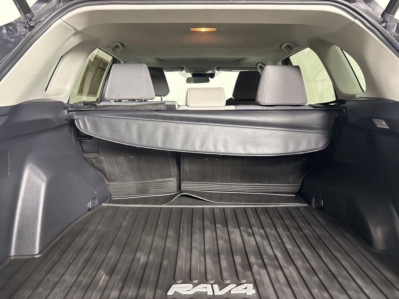 Used 2021 Toyota RAV4 XLE w/ Convenience Package image 26