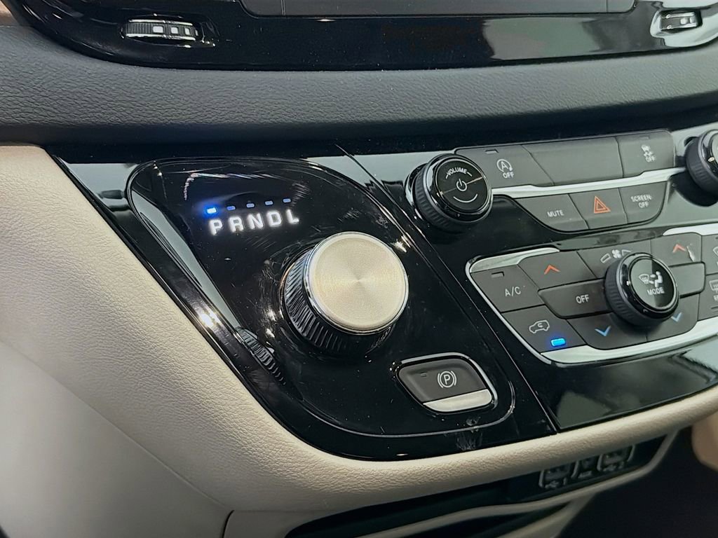 Used 2023 Chrysler Voyager LX image 19