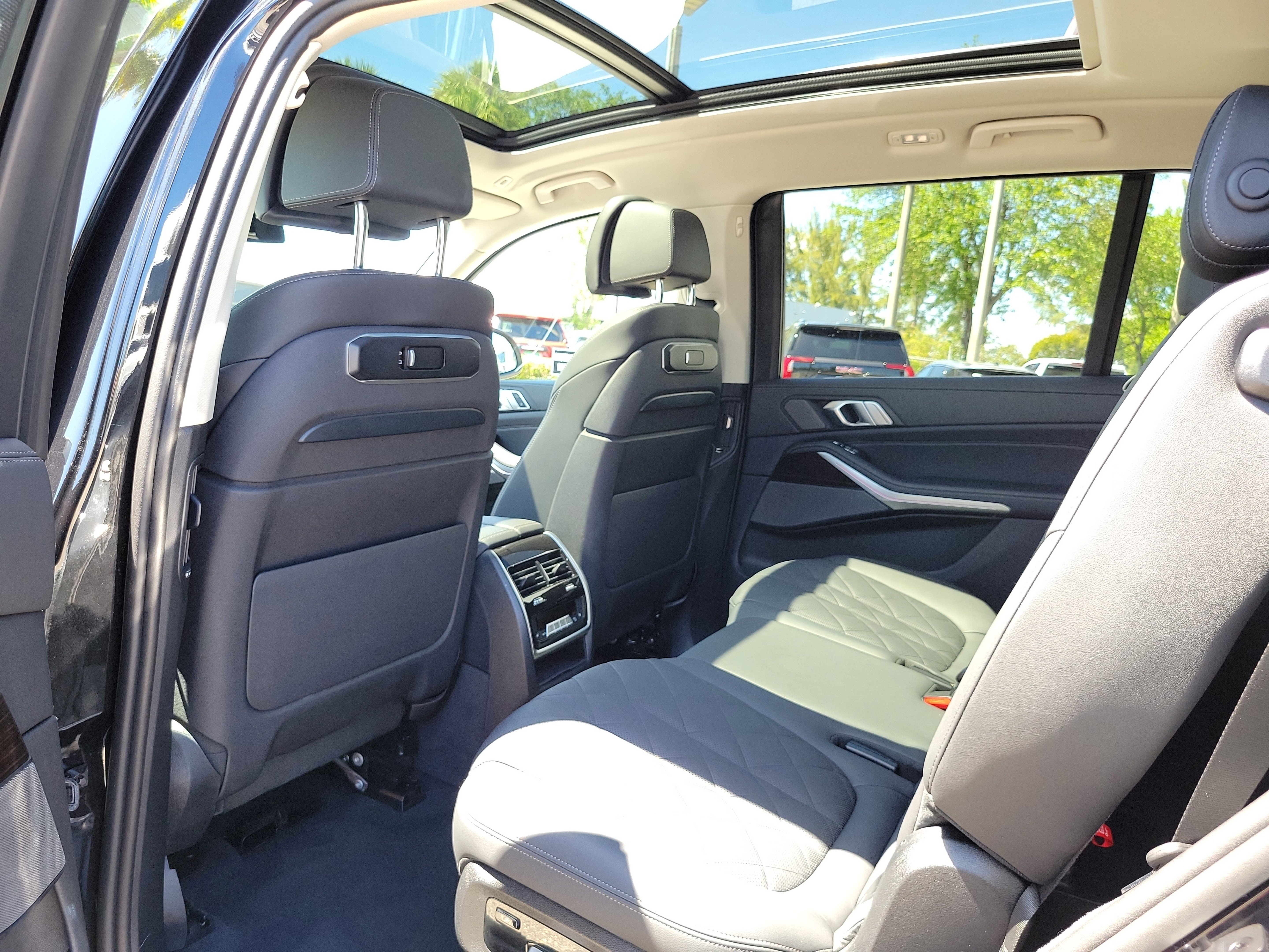 Used 2024 BMW X7 xDrive40i image 16