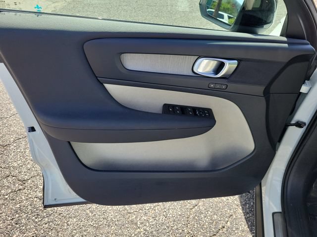Used 2024 Volvo XC40 B5 Plus w/ Protection Package Premier AWD/4WD image 16