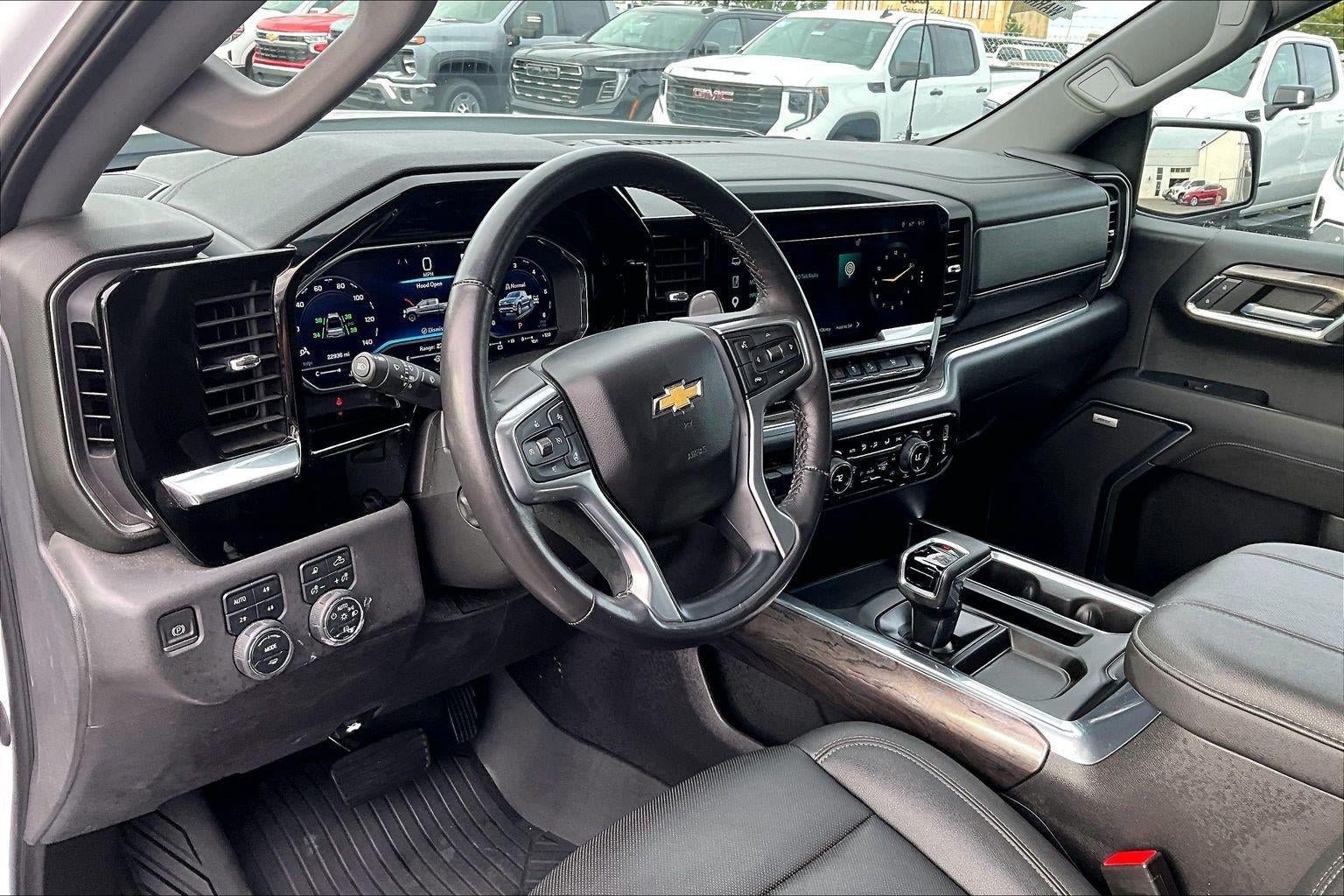 Used 2023 Chevrolet Silverado 1500 LTZ w/ LTZ Premium Package AWD/4WD image 15