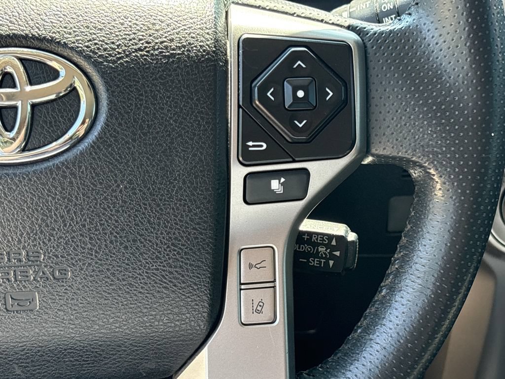Used 2021 Toyota 4Runner SR5 AWD/4WD image 21