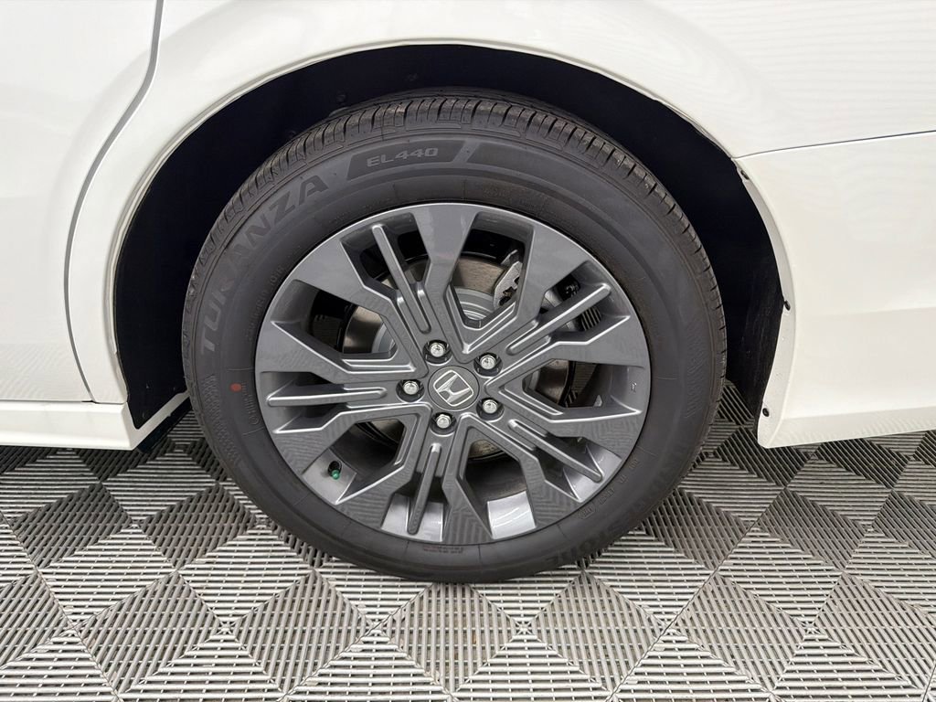 New 2026 Honda Odyssey Touring image 21