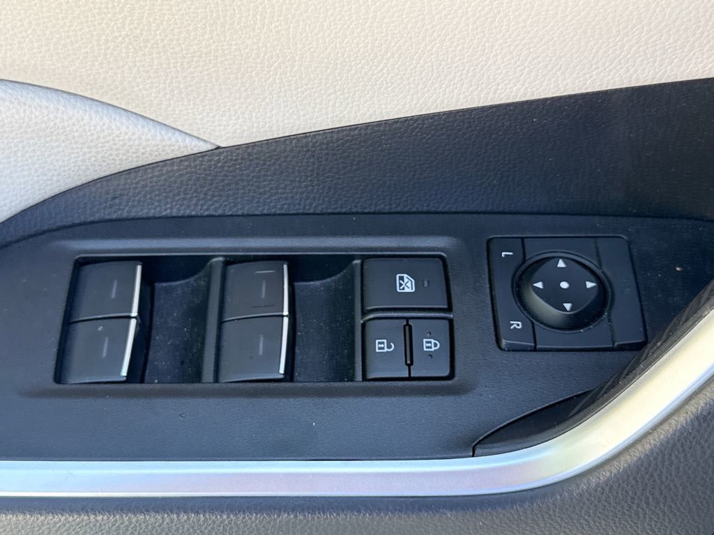 Used 2025 Toyota RAV4 XLE FWD image 14
