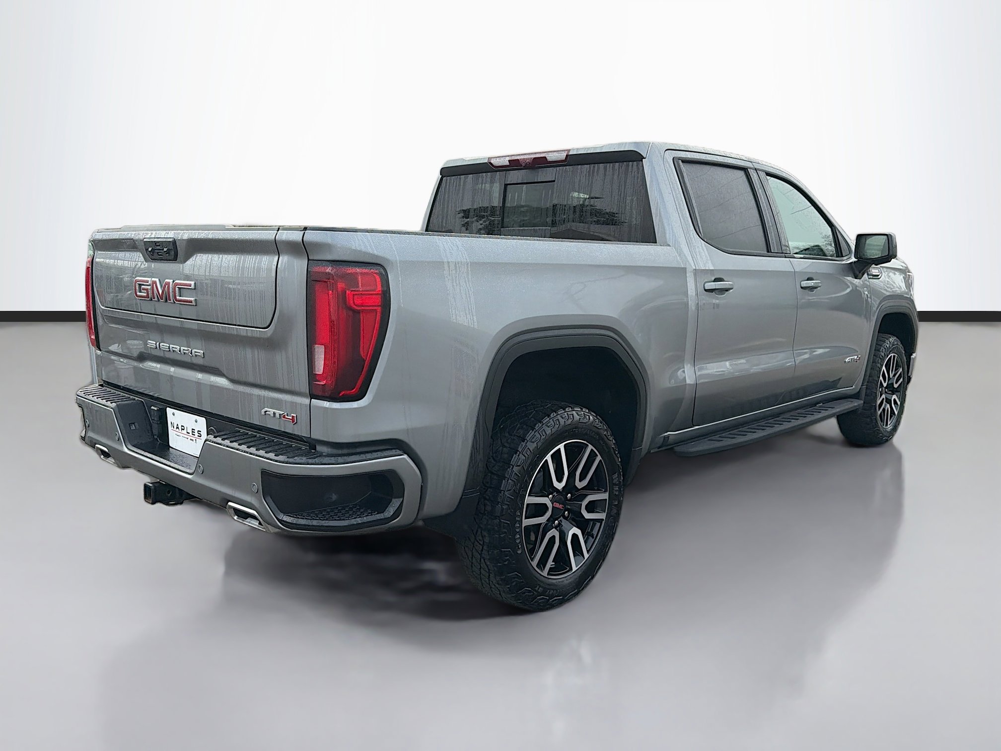 Used 2024 GMC Sierra 1500 AT4 w/ Technology Package image 3