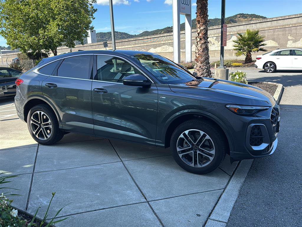 Certified 2025 Audi Q5 Premium Plus w/ Premium Plus AWD/4WD image 5