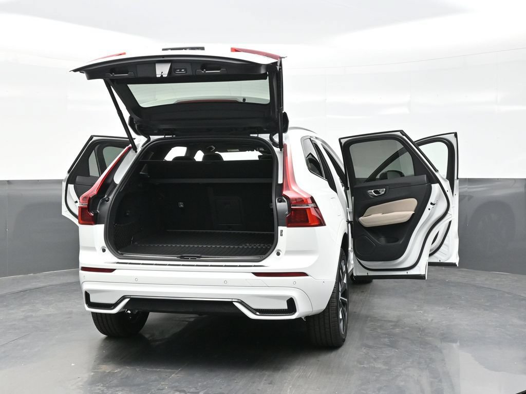 New 2026 Volvo XC60 T8 Plus w/ Climate Package PRO AWD/4WD image 43