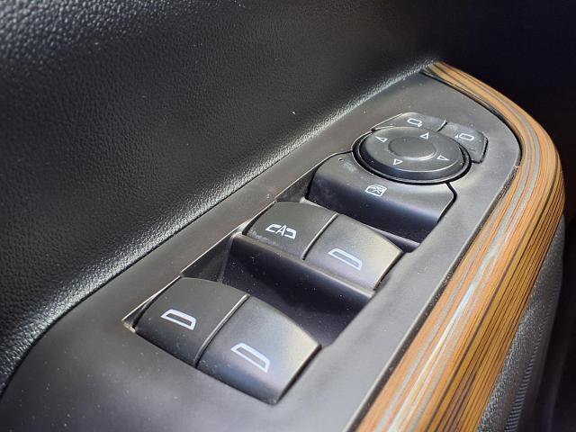 Used 2021 GMC Acadia SLE w/ Driver Convenience Package FWD image 16