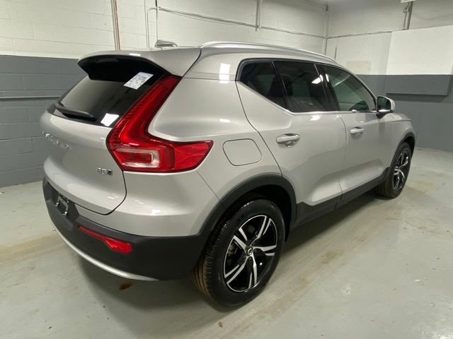 Used 2025 Volvo XC40 B5 Core AWD/4WD image 3
