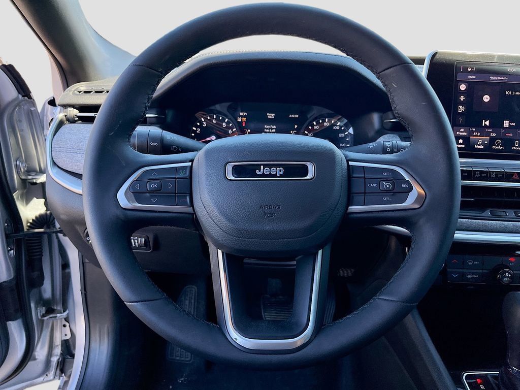 Used 2025 Jeep Compass Latitude image 11