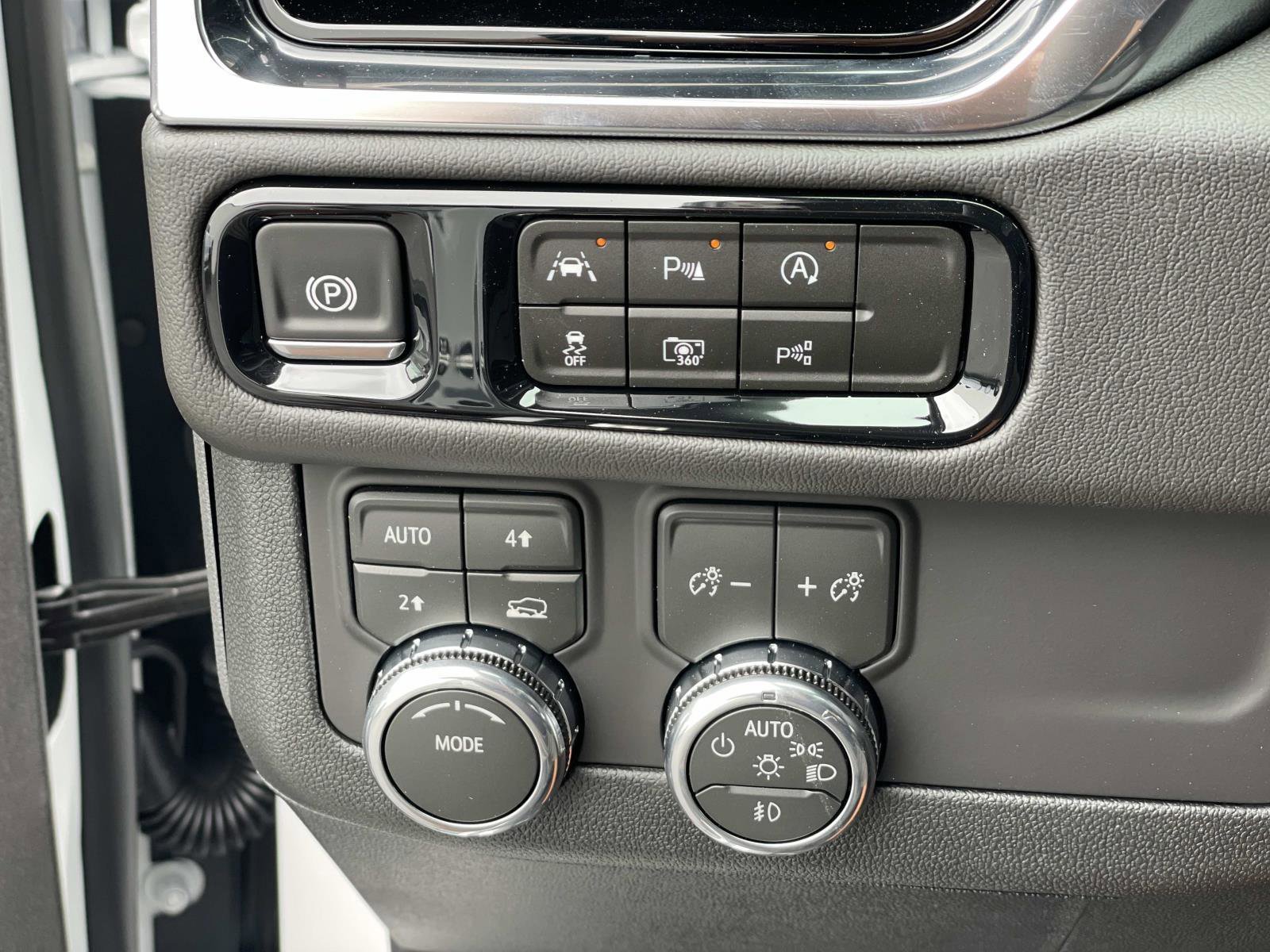 New 2026 GMC Yukon XL Denali w/ Sun & Power Step Package image 17