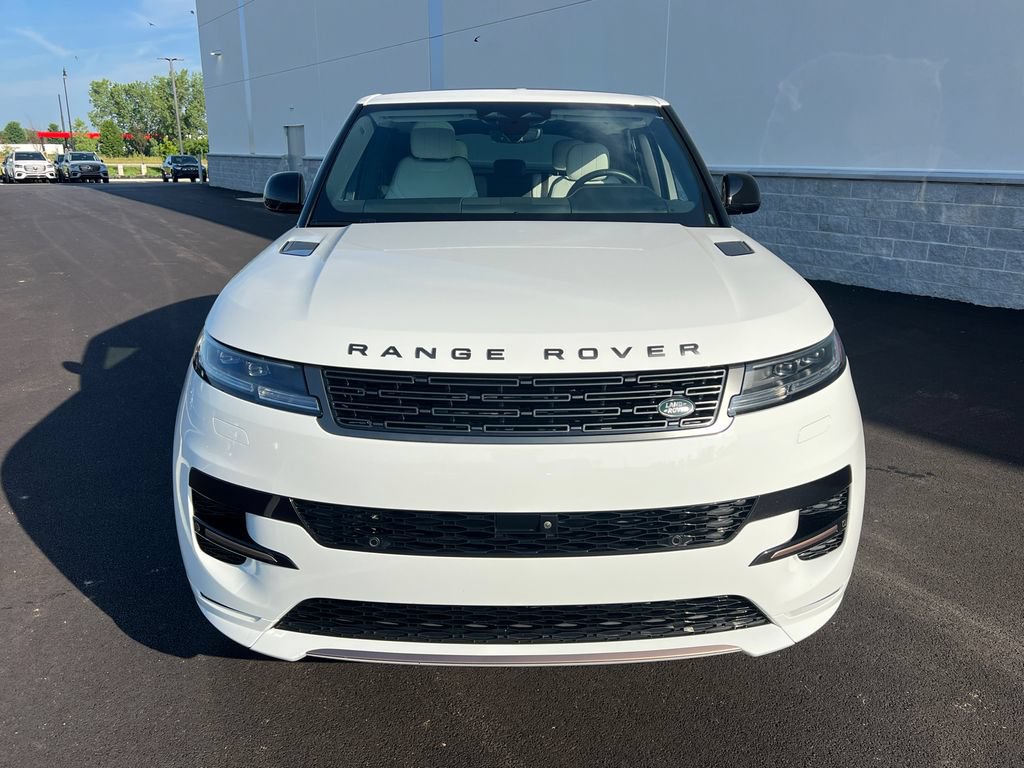 Used 2024 Land Rover Range Rover Sport Dynamic SE AWD/4WD image 3