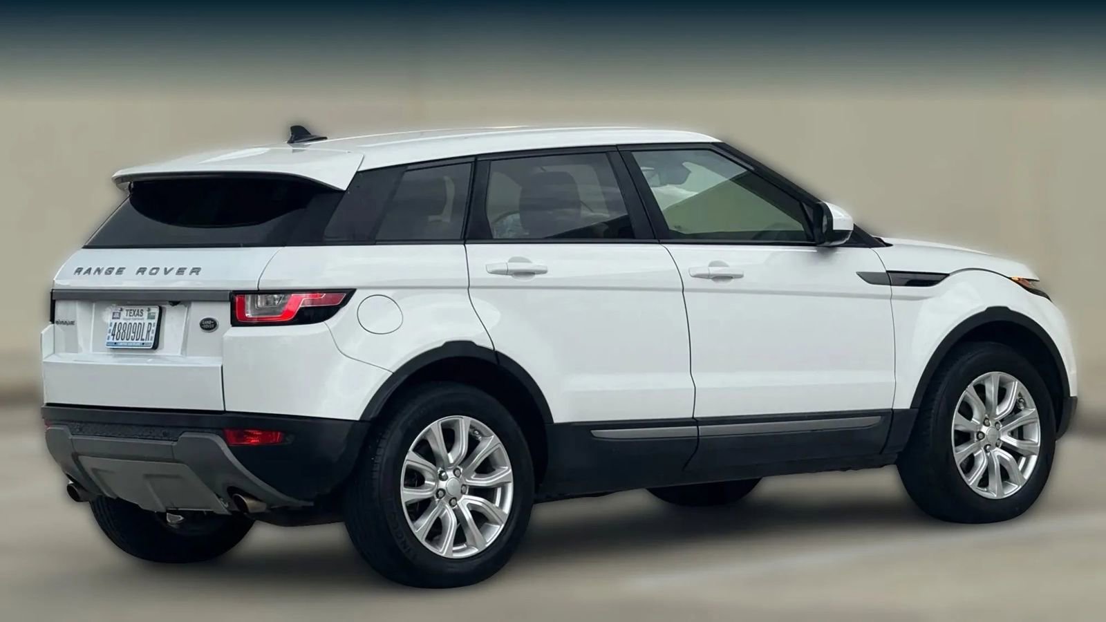 Used 2016 Land Rover Range Rover Evoque SE image 5