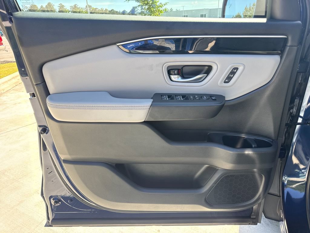 Used 2025 Honda Pilot Touring image 14