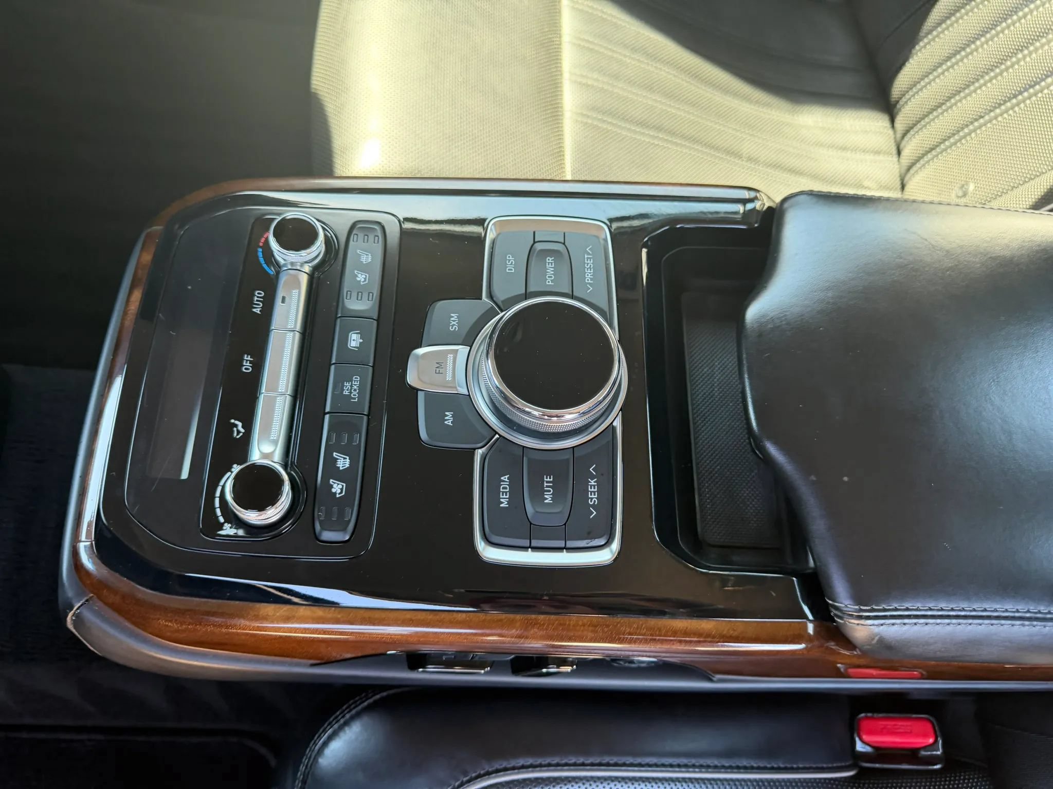 Used 2017 Genesis G90 5.0 Ultimate RWD image 9