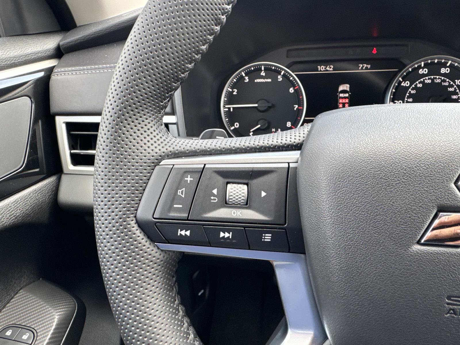 New 2025 Mitsubishi Outlander SE image 18