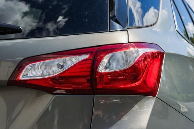 Used 2018 Chevrolet Equinox LT w/ Sun & Infotainment Package image 8