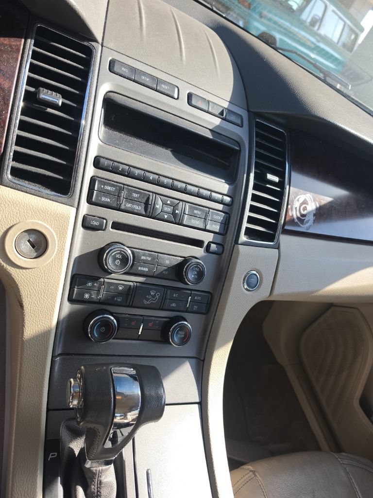 Used 2012 Ford Taurus SEL FWD image 22