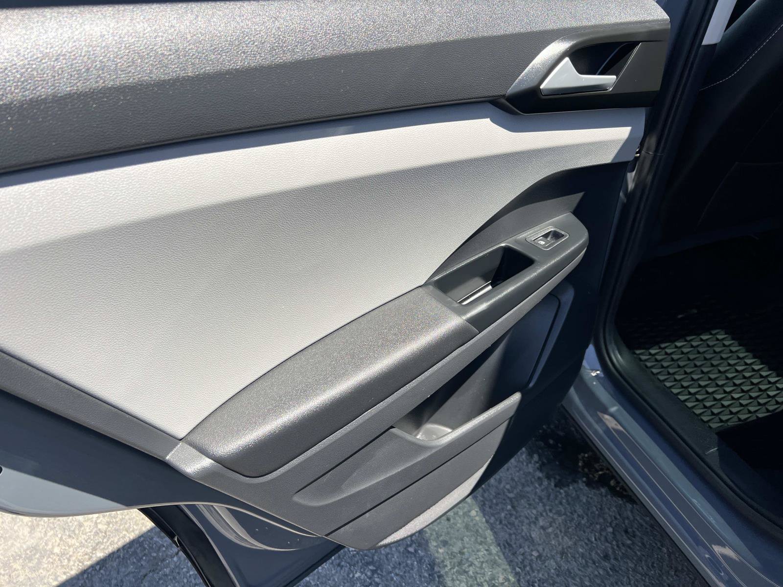 Certified 2022 Volkswagen Taos SEL FWD image 21