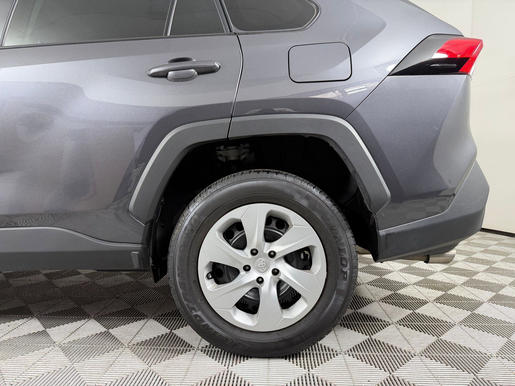 Used 2024 Toyota RAV4 LE AWD/4WD image 26