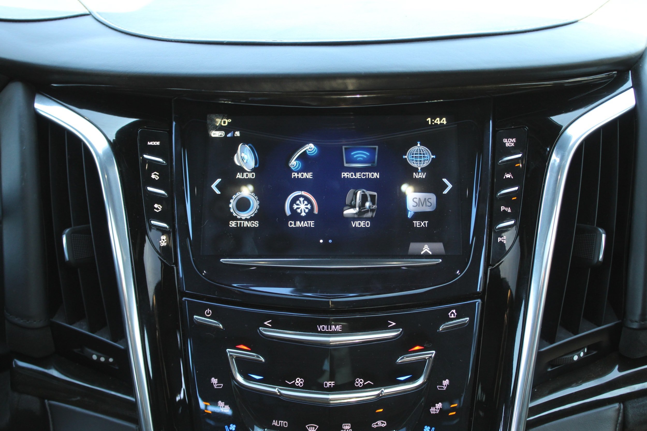 Used 2018 Cadillac Escalade Platinum AWD/4WD image 26