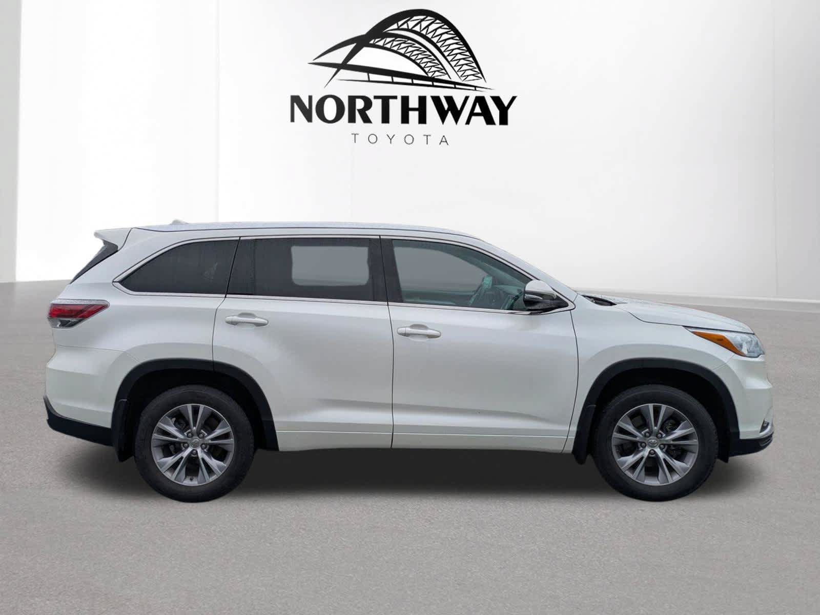 Used 2015 Toyota Highlander XLE AWD/4WD image 2
