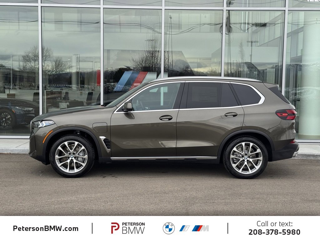New 2026 BMW X5 xDrive50e image 3