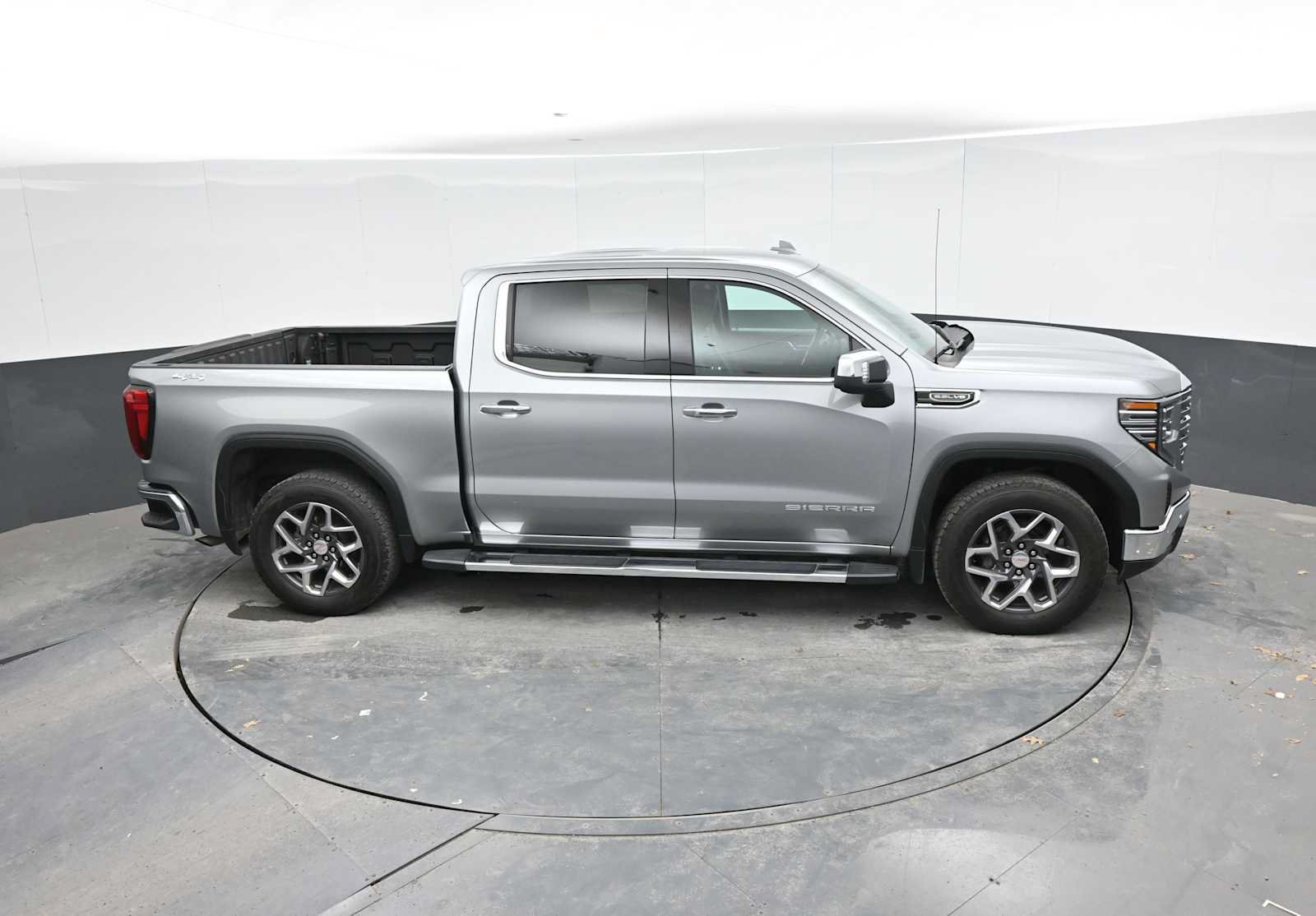 Used 2024 GMC Sierra 1500 SLT w/ SLT Premium Plus Package AWD/4WD image 20