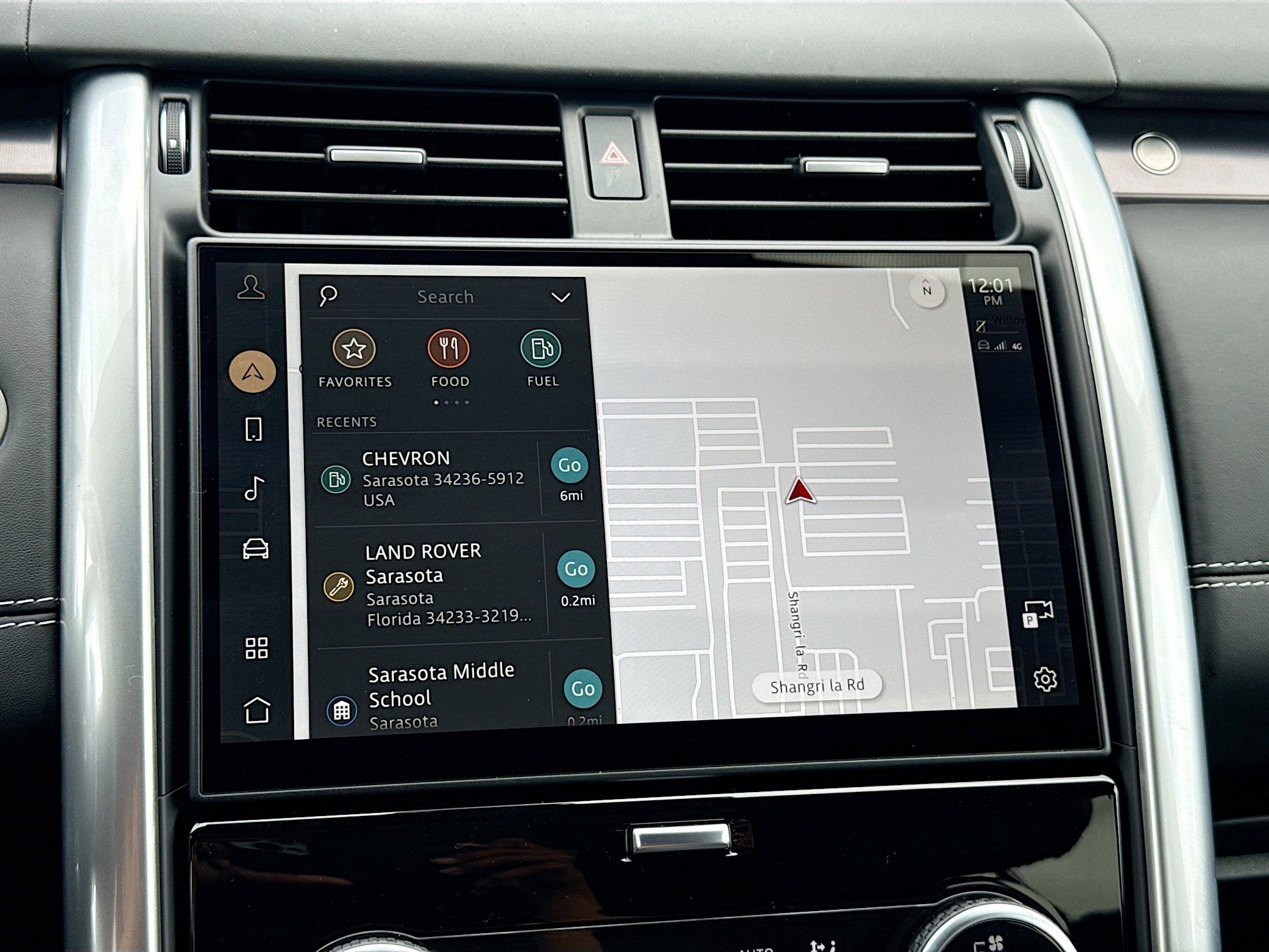 Used 2025 Land Rover Discovery Metropolitan Edition AWD/4WD image 34