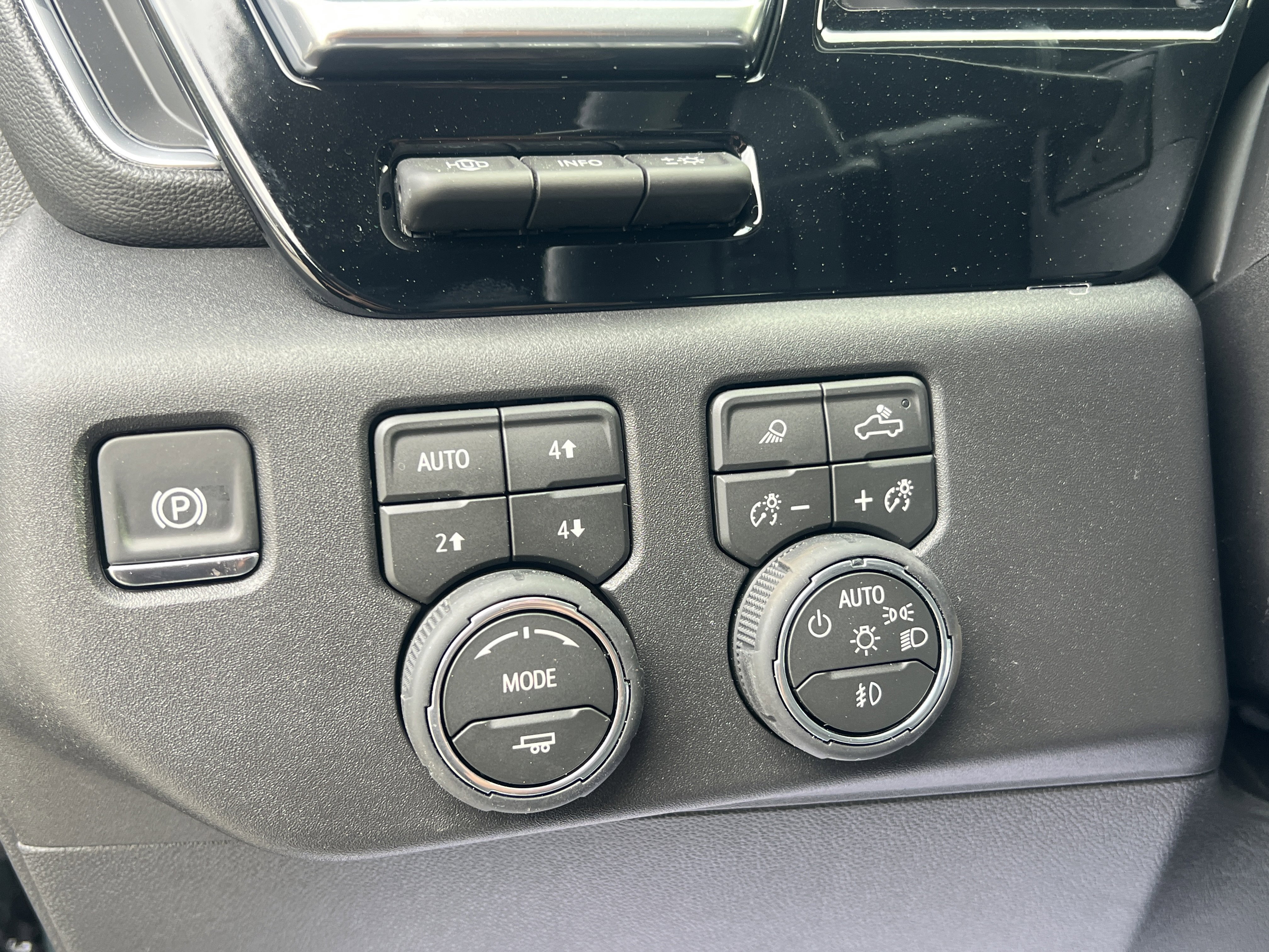 New 2026 Chevrolet Silverado 1500 LTZ w/ Technology Package image 18