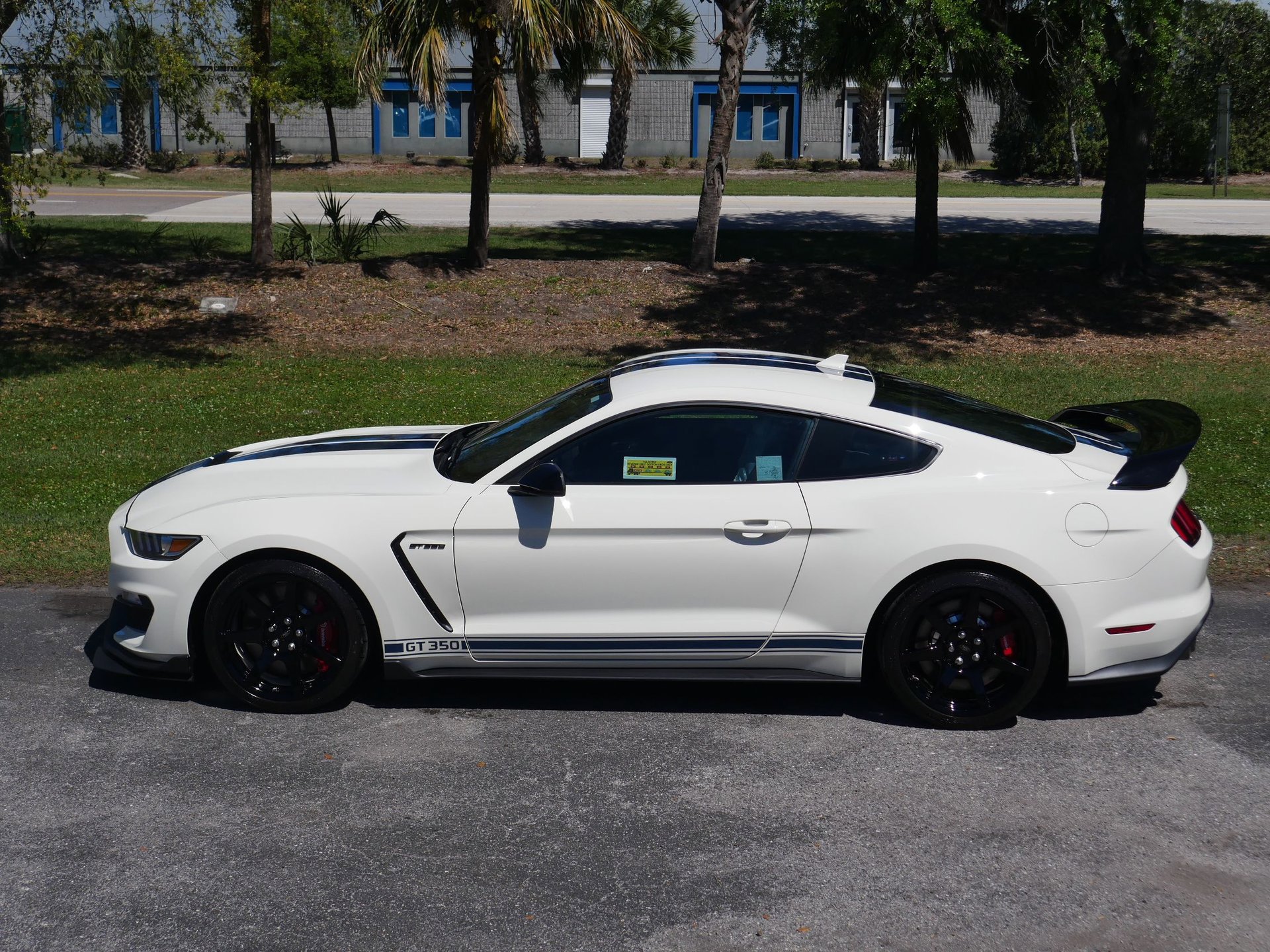 Used 2020 Ford Mustang Shelby GT350R w/ GT350R Equipment Group 920A RWD image 15