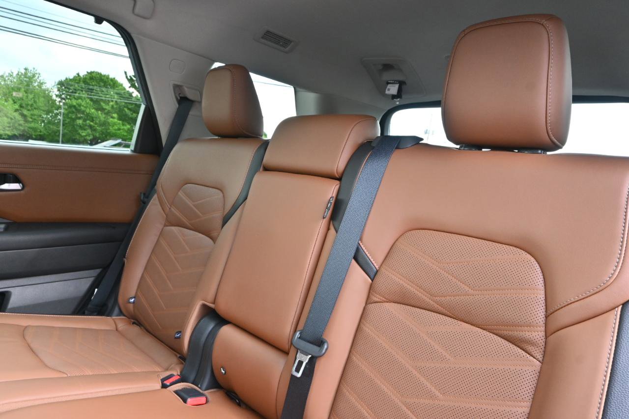 Used 2023 Nissan Pathfinder Platinum w/ Cargo Package AWD/4WD image 20