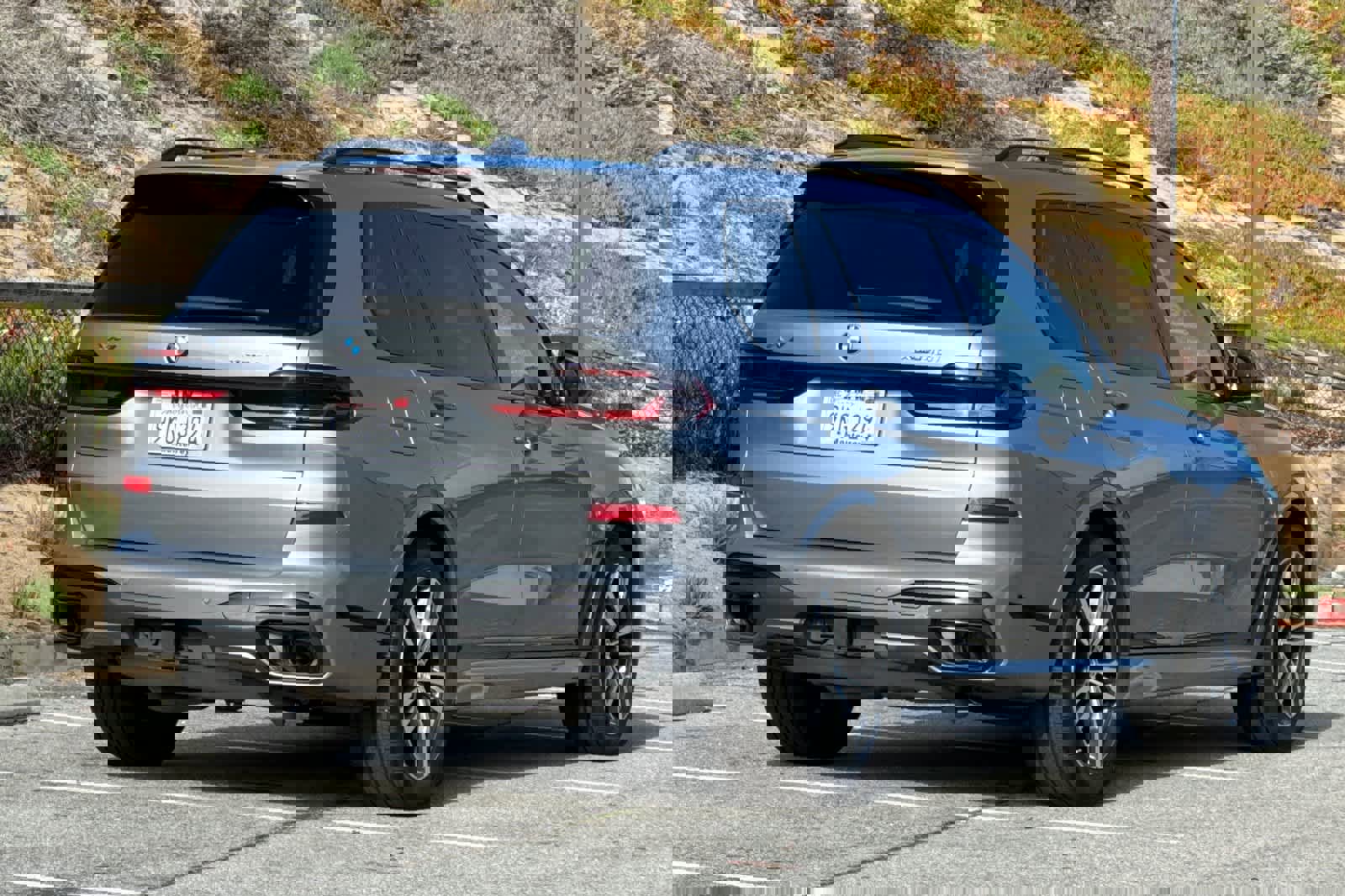 Used 2024 BMW X7 xDrive40i w/ M Sport Package image 2