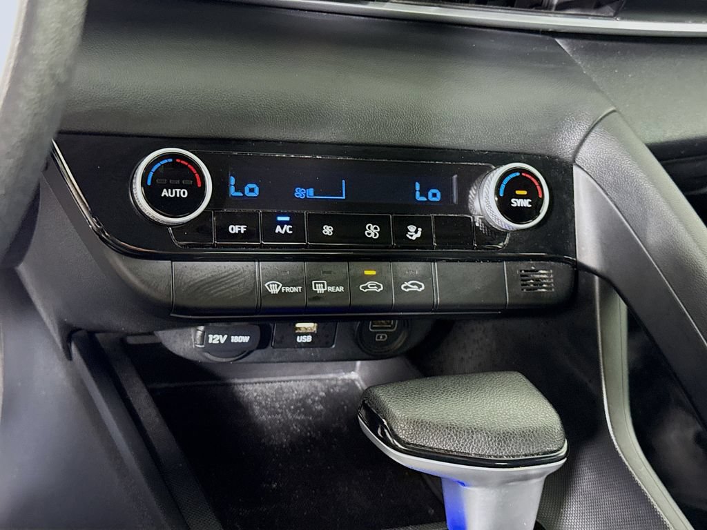 Certified 2022 Hyundai Elantra SEL FWD image 8