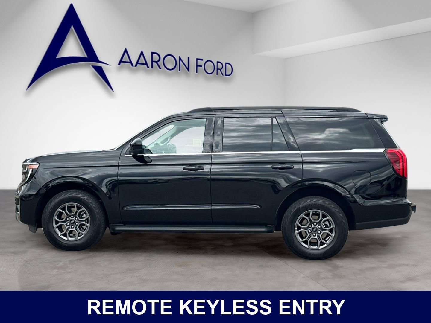 Used 2025 Ford Expedition Active AWD/4WD image 3