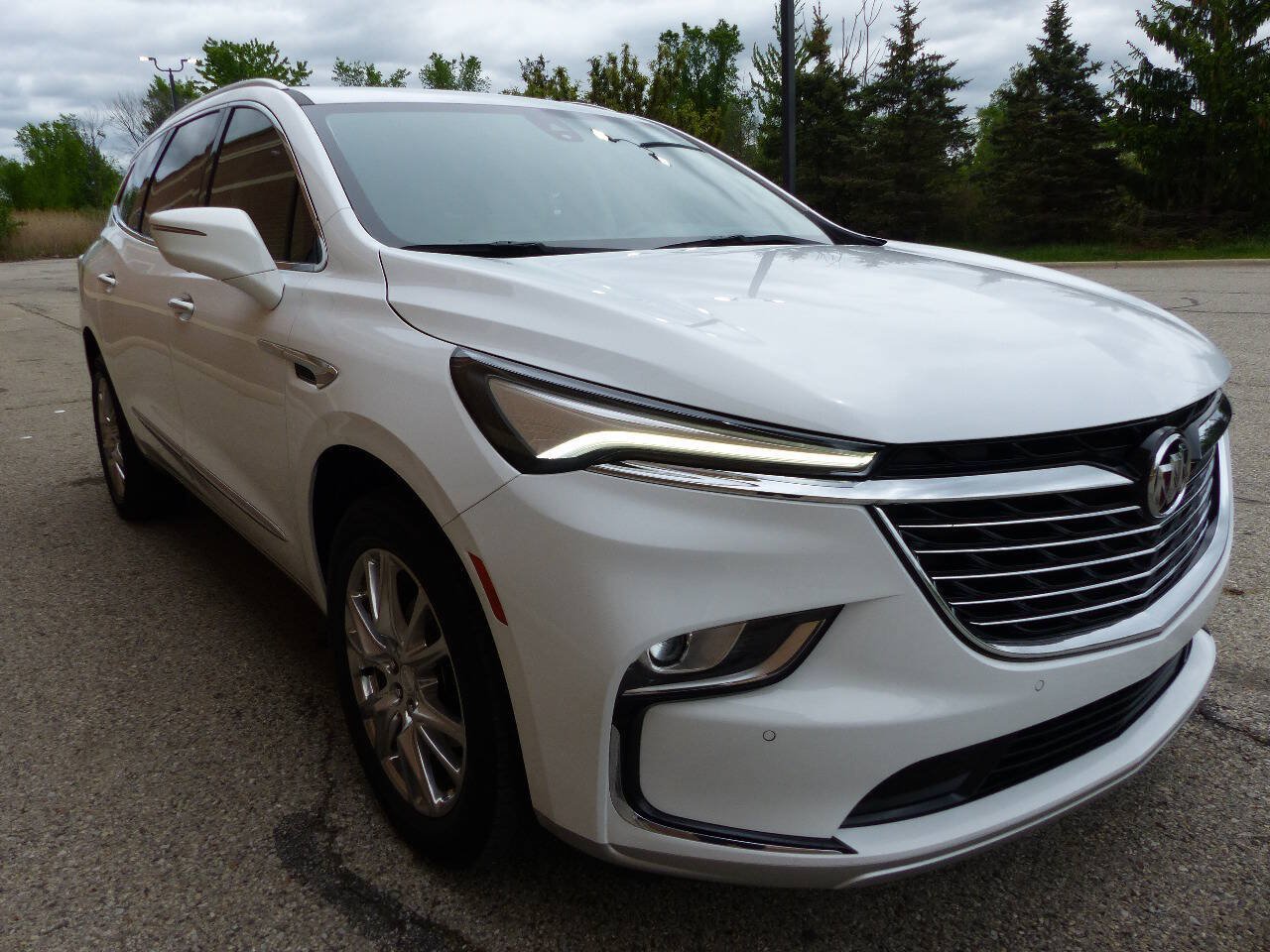 Used 2022 Buick Enclave Premium w/ Surround and Sites Package FWD image 14