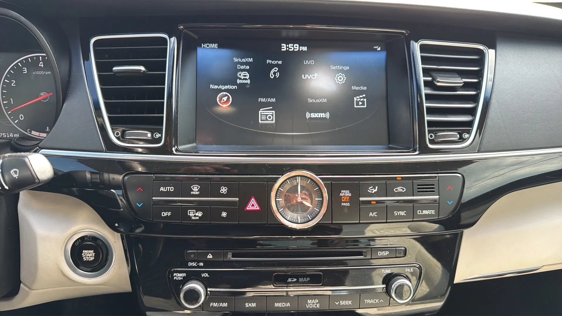 Used 2017 Kia K900 Luxury w/ VIP Plus Package RWD image 18